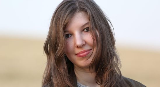 Woman, beauty, face — examplearticle