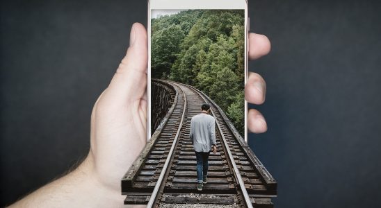 Train track, railroad, smartphone — iPad Air M3: Setting New Standards for Mid-Range Tablets in 2025