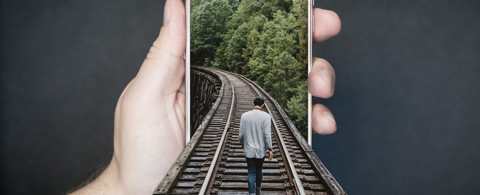 Train track, railroad, smartphone — iPad Air M3: Setting New Standards for Mid-Range Tablets in 2025